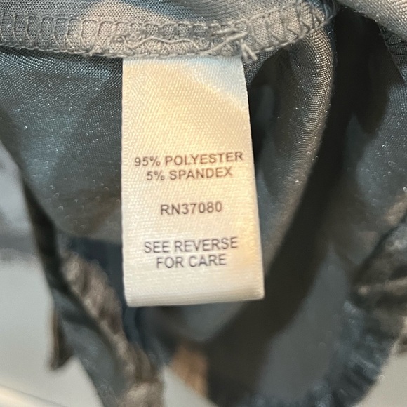 Silver Crushed Velvet Women's Plus Size Button Up Flowy Top Size 26/28W - Picture 4 of 5